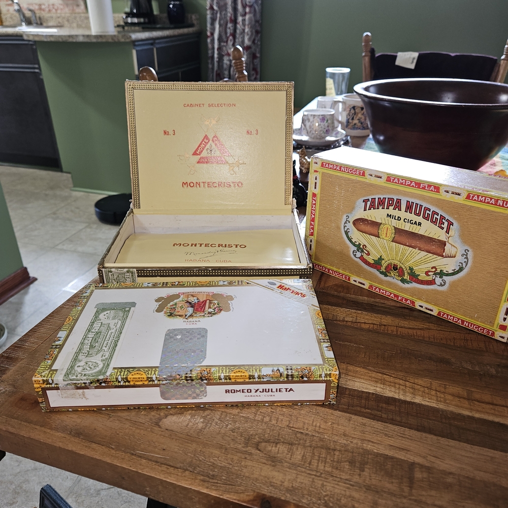 Montecristo and Romeo y Julieta Cigar Boxes - Classic Brown and Cream